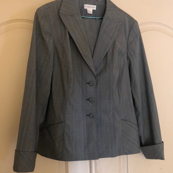 Worthington Jackets & Blazers - NWOT suit; fully lined plaid suit